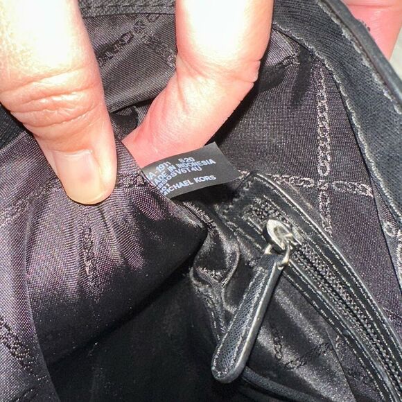 Michael Kors Voyager Large Black Leather Signature MK perforated Logo Tote Bag - Picture 10 of 14